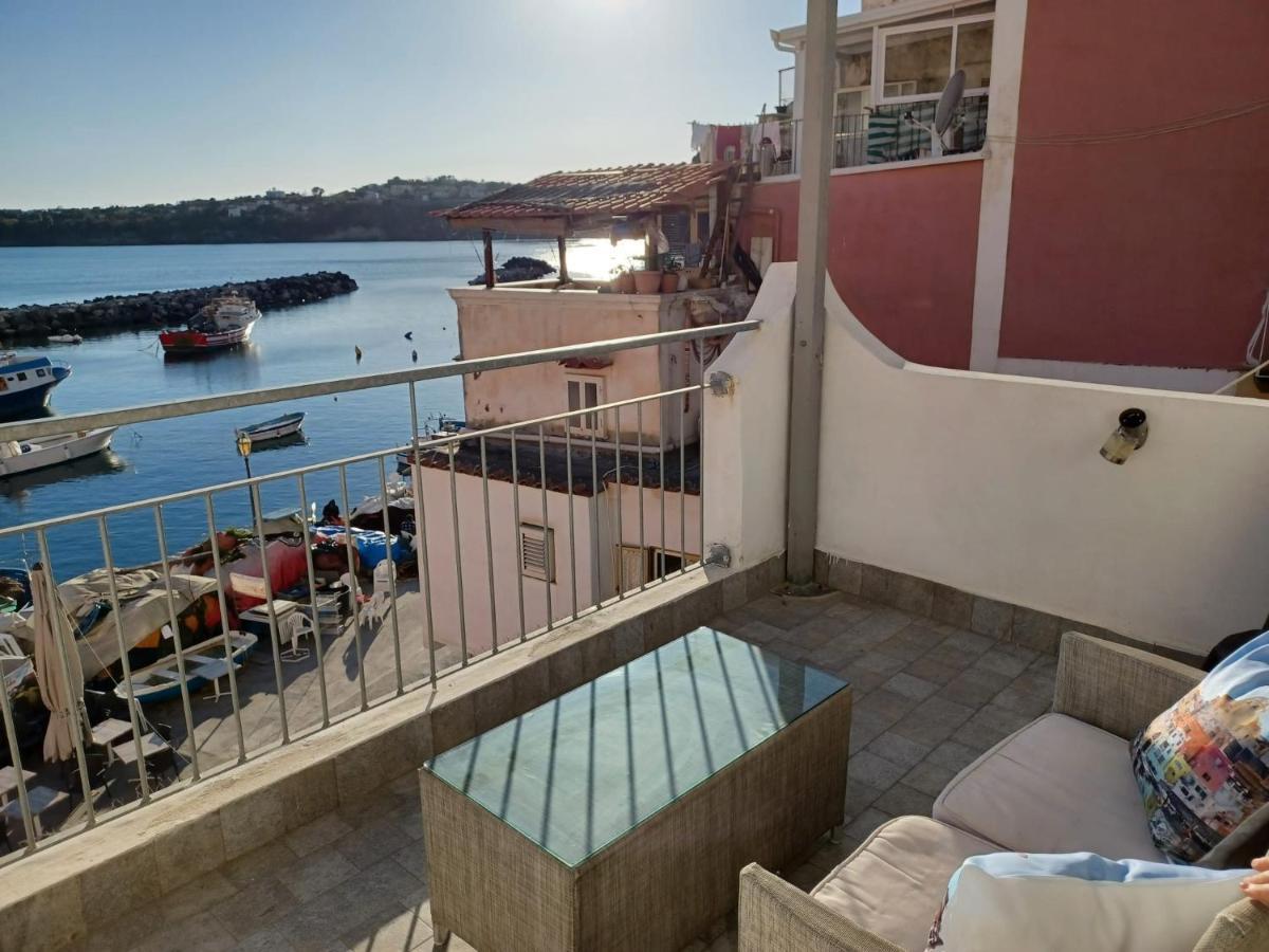 Apartamento La Terrazza Di Maria Procida Exterior foto