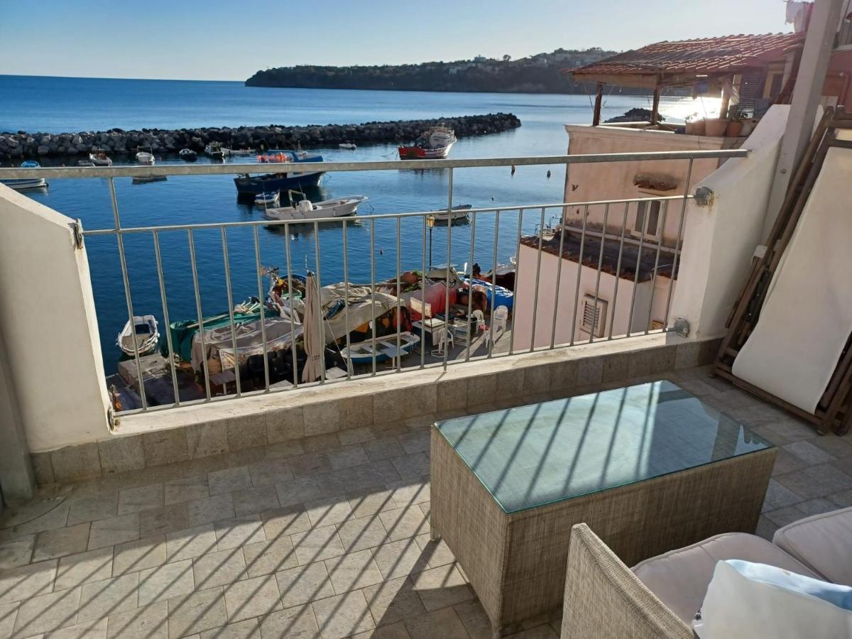 Apartamento La Terrazza Di Maria Procida Exterior foto