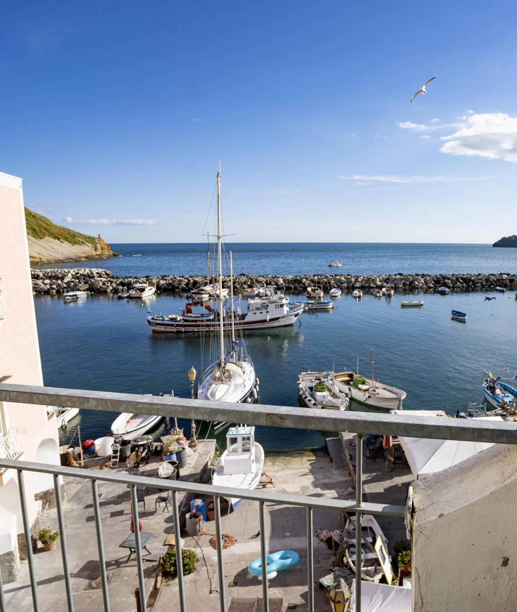 Apartamento La Terrazza Di Maria Procida Exterior foto